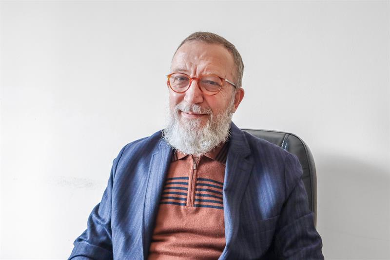 Prof. Dr. M. Hamza Müslümanoğlu: Akıl, Parçaları Birbirine Bağlar