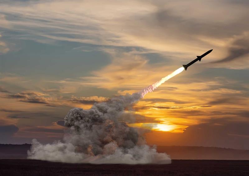 Vitrinde Barış, Mahzende Füze