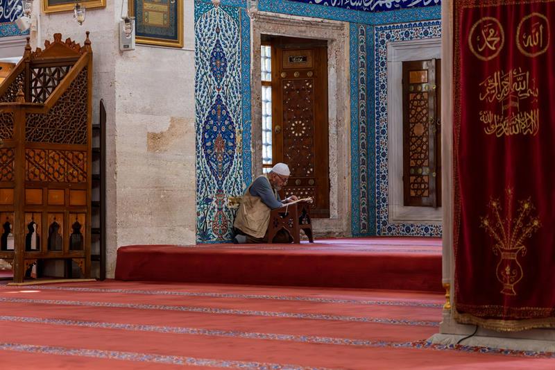 Medeni Olmakla İman Kemale Erer